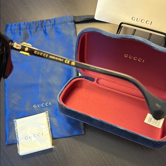 Gucci Black Luxury Sunglasses with Case, Pouch, Cloth and Pamphlets. Auth - Picture 8 of 16